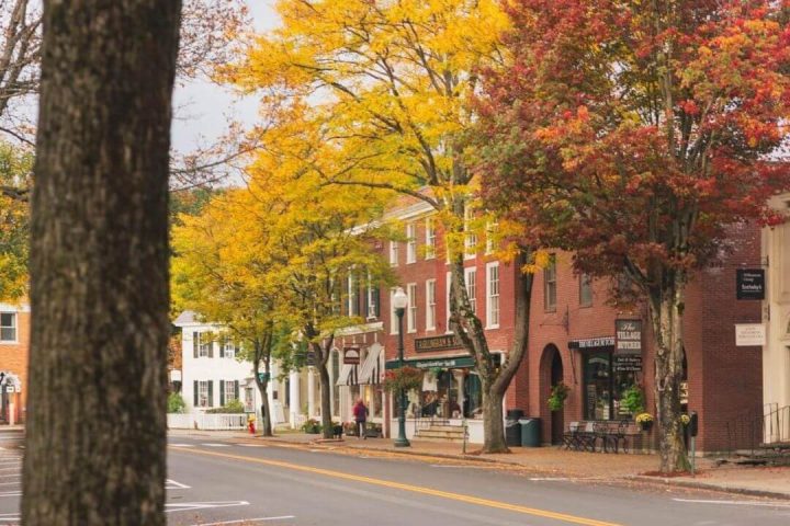 7 pequenas cidades para visitar neste outono que parecem Stars Hollow