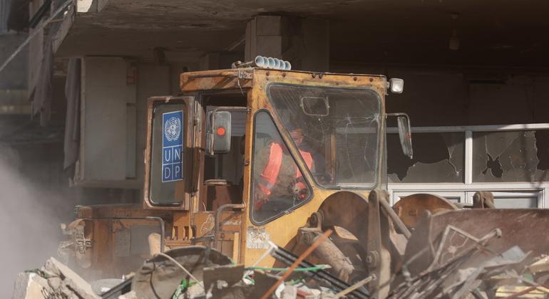 Equipes da ONU atuam para remover escombros e explosivos de Gaza