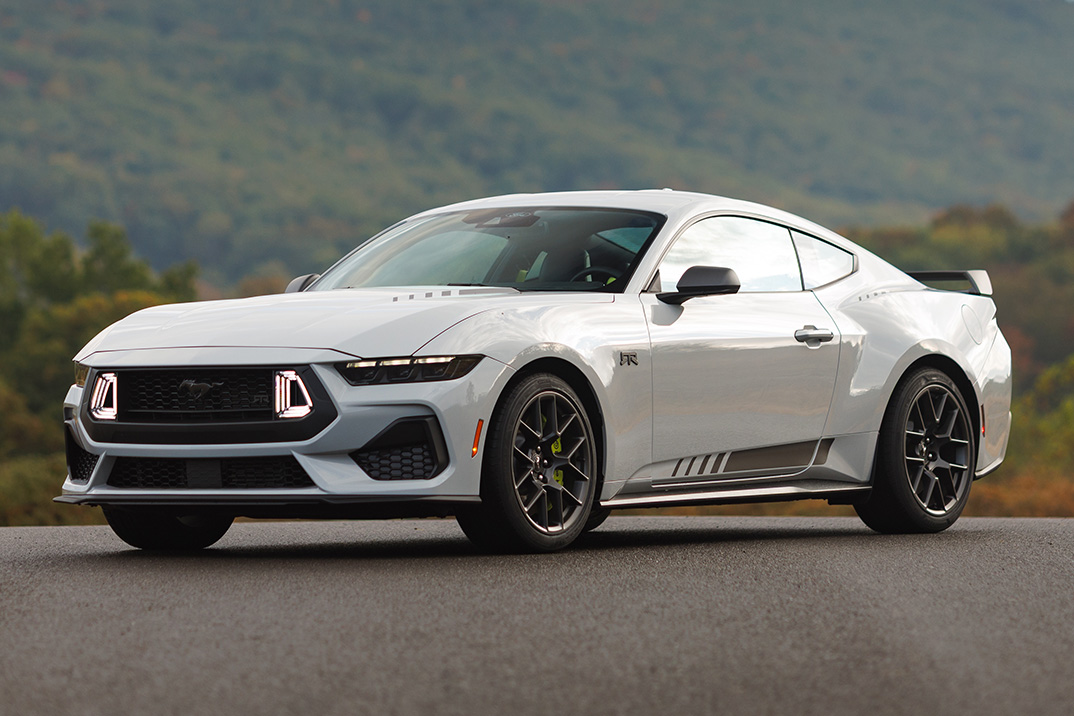 Ford se une à RTR para o primeiro Mustang focado em drift de fábrica com o modelo 2026