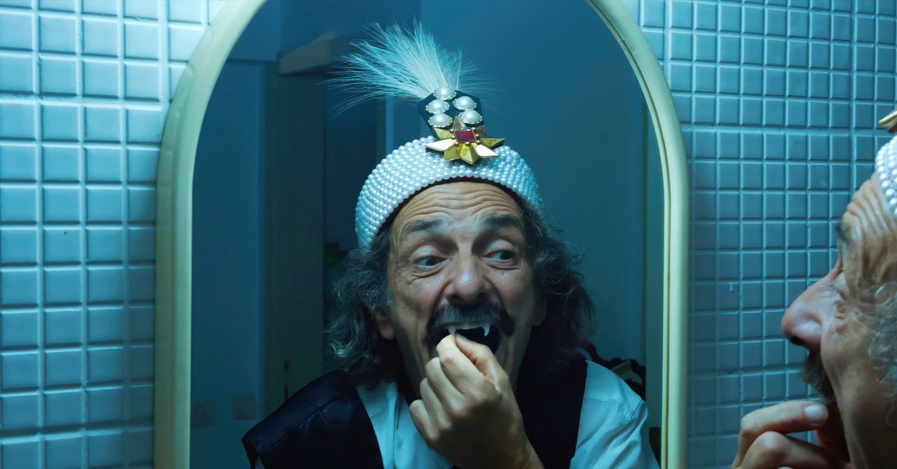 O diretor de um filme atrevido de Drácula de 3 horas diz que a IA é nojenta e pegajosa. É por isso que ele usou