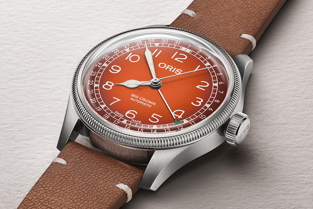 Oris dá as boas-vindas ao outono com um novo e quente Big Crown Pointer Date com uma pulseira de couro Cervo Volante