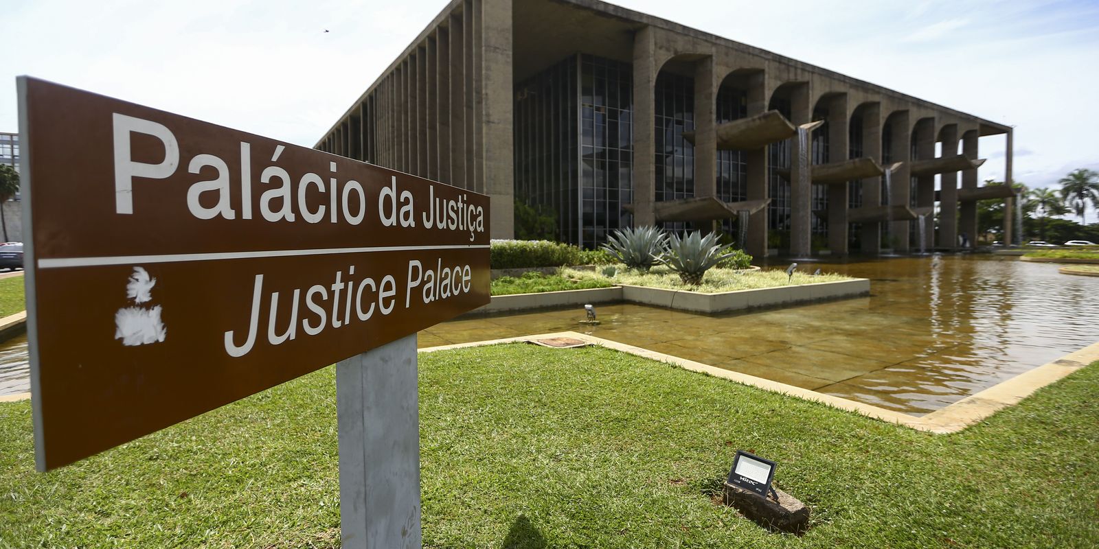 Ministério diz ao STF que já tomou medidas para intimar Figueiredo