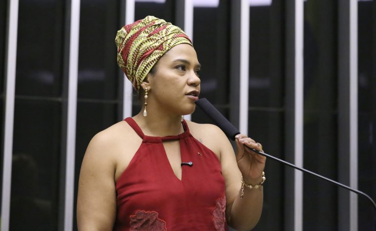 Projeto que amplia isenção do Imposto de Renda domina discursos no Plenário – Notícias