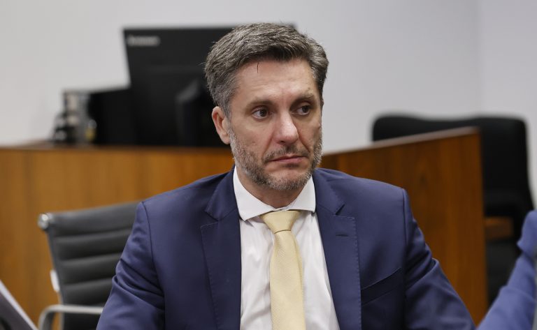 Comissão aprova projeto que torna obrigatório o reconhecimento facial para acessar redes sociais – Notícias