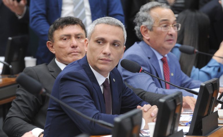 CCJ aprova projeto que suspende ação penal contra o deputado Gustavo Gayer no STF – Notícias