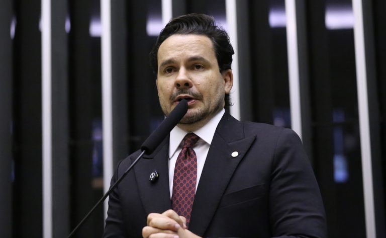 Câmara aprova punição e torna hediondo o crime de obstruir vias para praticar crimes – Notícias