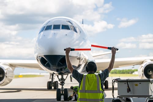 Bolsa do Samaritano retira o último DC-8 voador da América quando o novo 767 se junta à frota