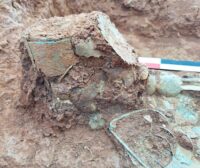 Senhora com diadema invertido encontrada em cemitério arcaico – The History Blog