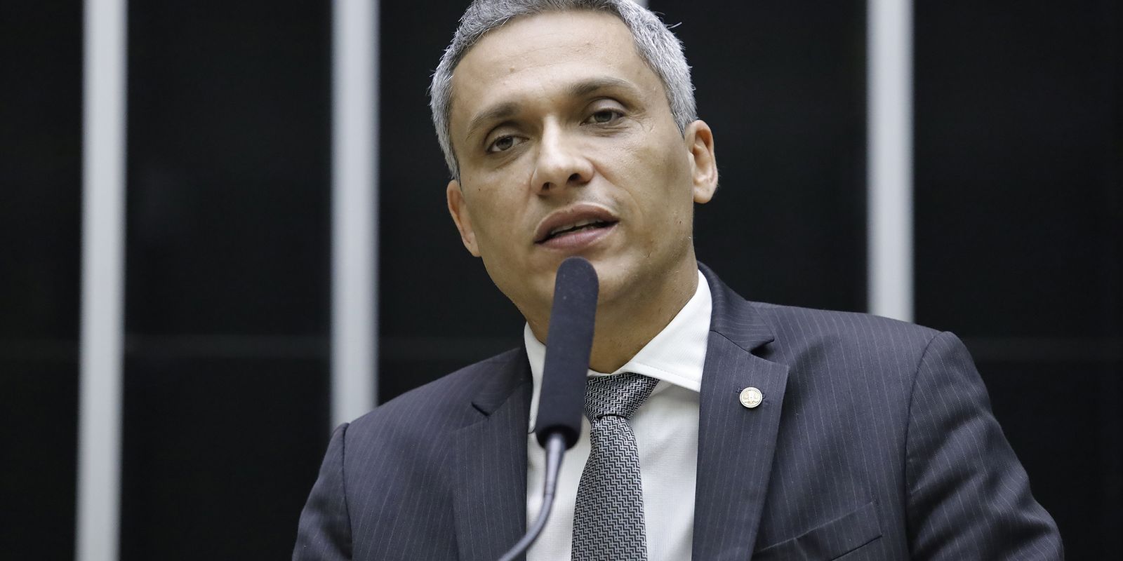 Moraes suspende ação penal contra deputado Gustavo Gayer