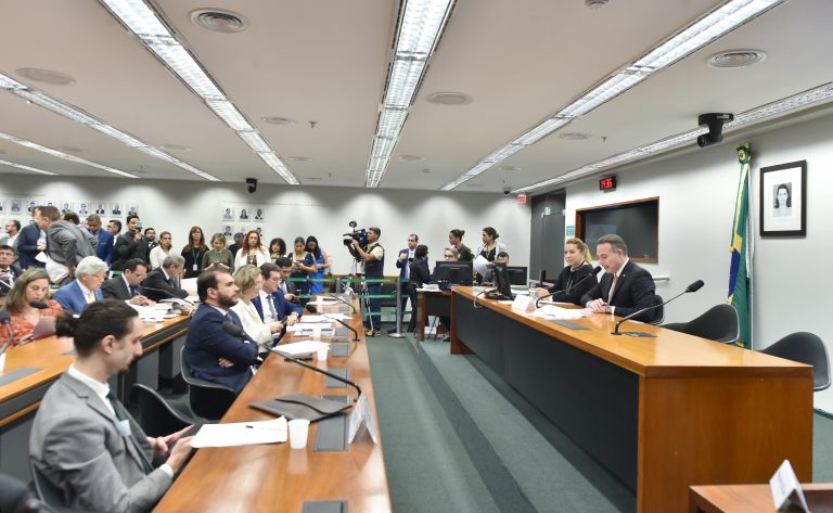 Conselho de Ética analisa processo de quebra de decoro contra três deputados – Notícias