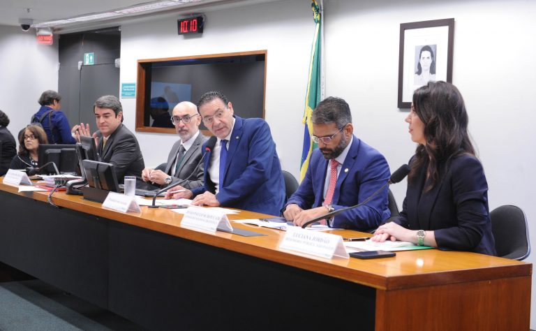 Para juristas, IA pode agilizar a Justiça, mas supervisão humana deve estar em todas as etapas – Notícias