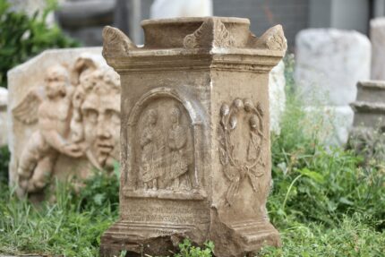 Pastor de cabras encontra estela funerária romana – The History Blog