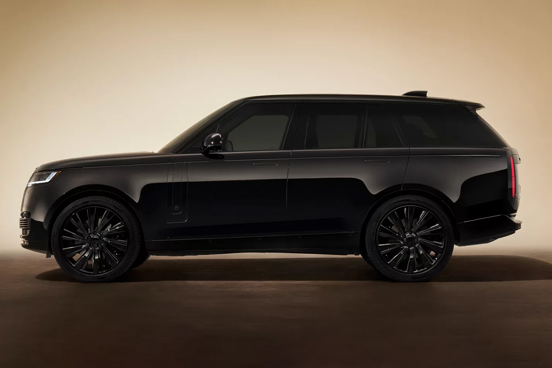 O SV Black do Range Rover transforma o monocromático em uma declaração de design e está chegando aos modelos norte-americanos