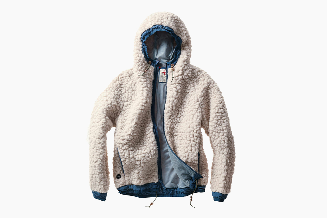 O abominável casaco com capuz de Relwen é o casaco de inverno raro, quente e fácil de usar