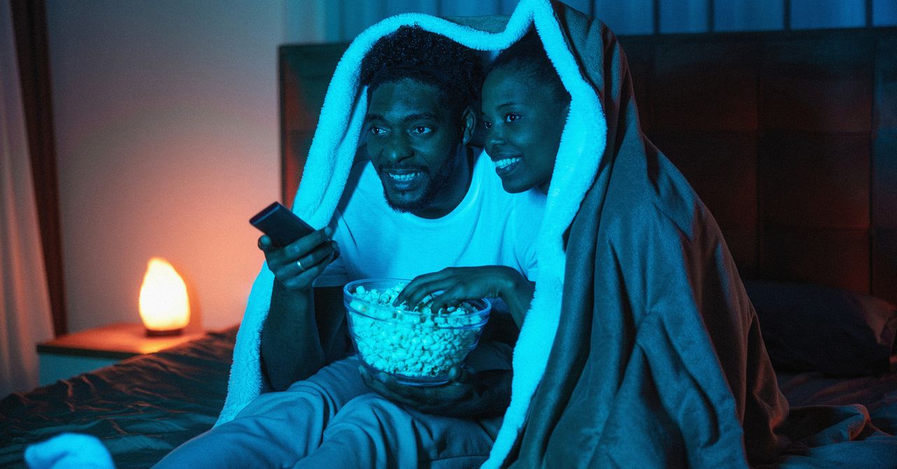 Como descobrir rapidamente o que está sendo transmitido em vários serviços ao mesmo tempo