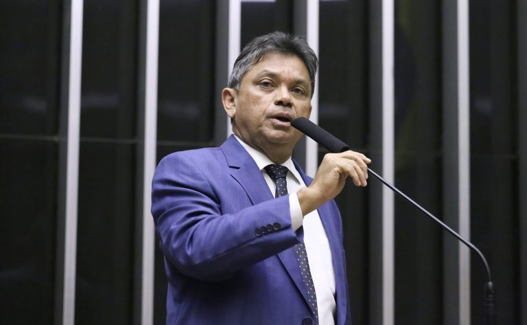 Comissão aprova proibição de cancelamento de bolsas para pesquisa científica – Notícias