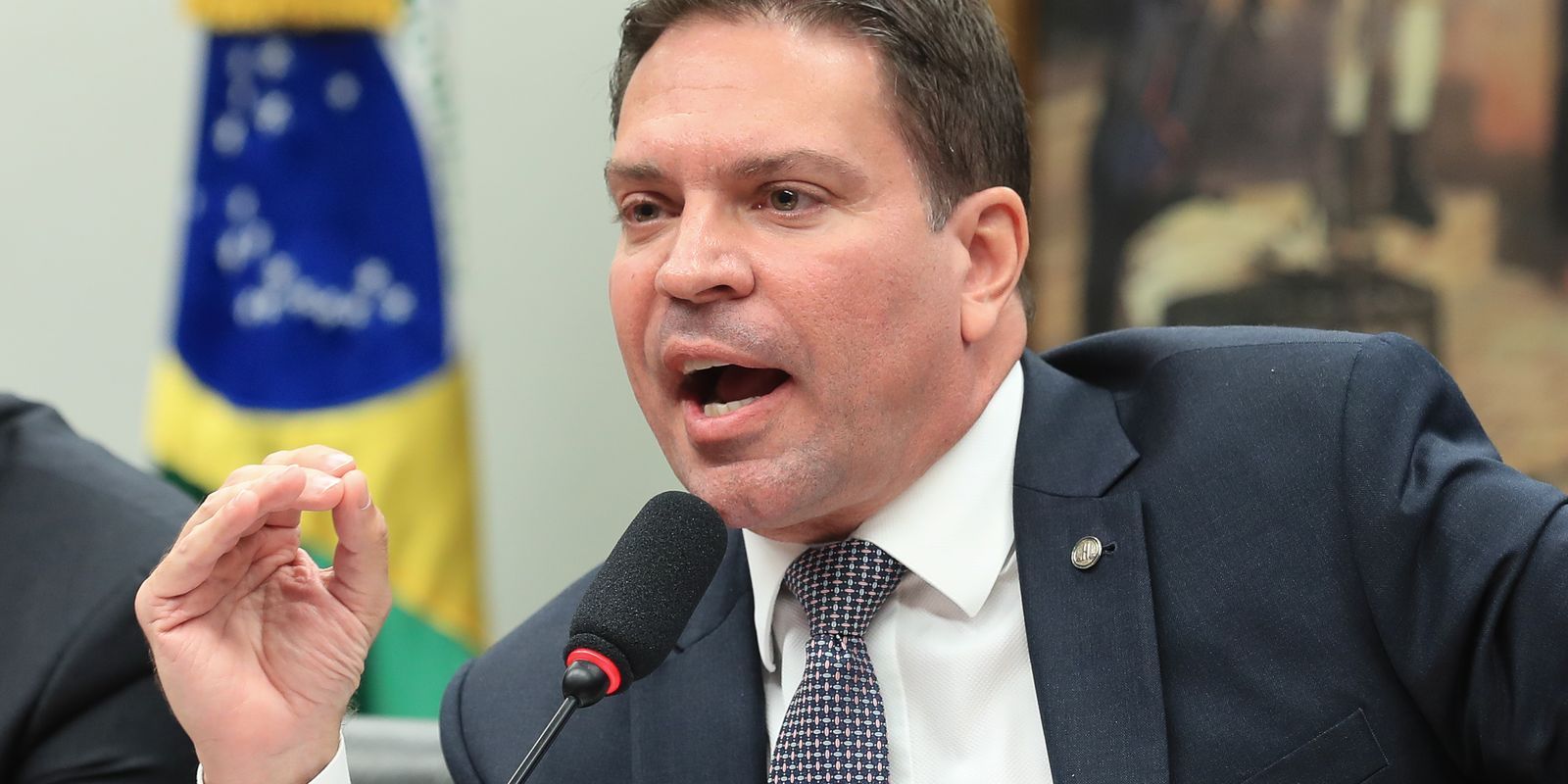 Moraes pede aos Estados Unidos extradição de Ramagem