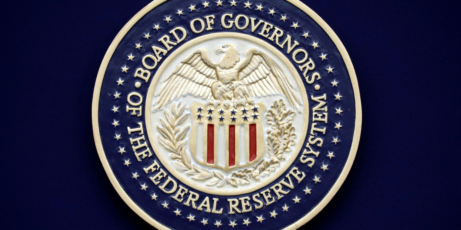 Trump usa acusação criminal como chantagem para reduzir juros, diz FED