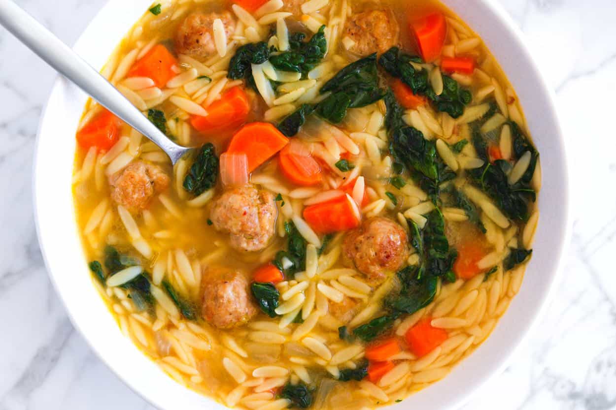 Sopa de Almôndega de Peru com Receita Orzo