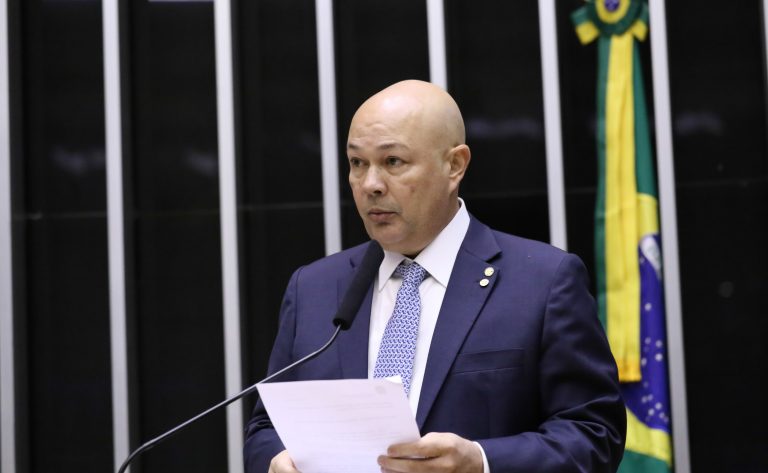 Comissão aprova isenção de tributos para notebook de uso pessoal trazido do exterior por viajantes – Notícias