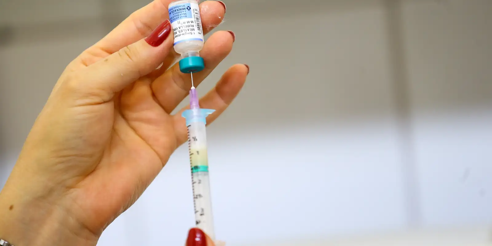 UBSs realizam Dia D de vacinação contra sarampo neste sábado em SP