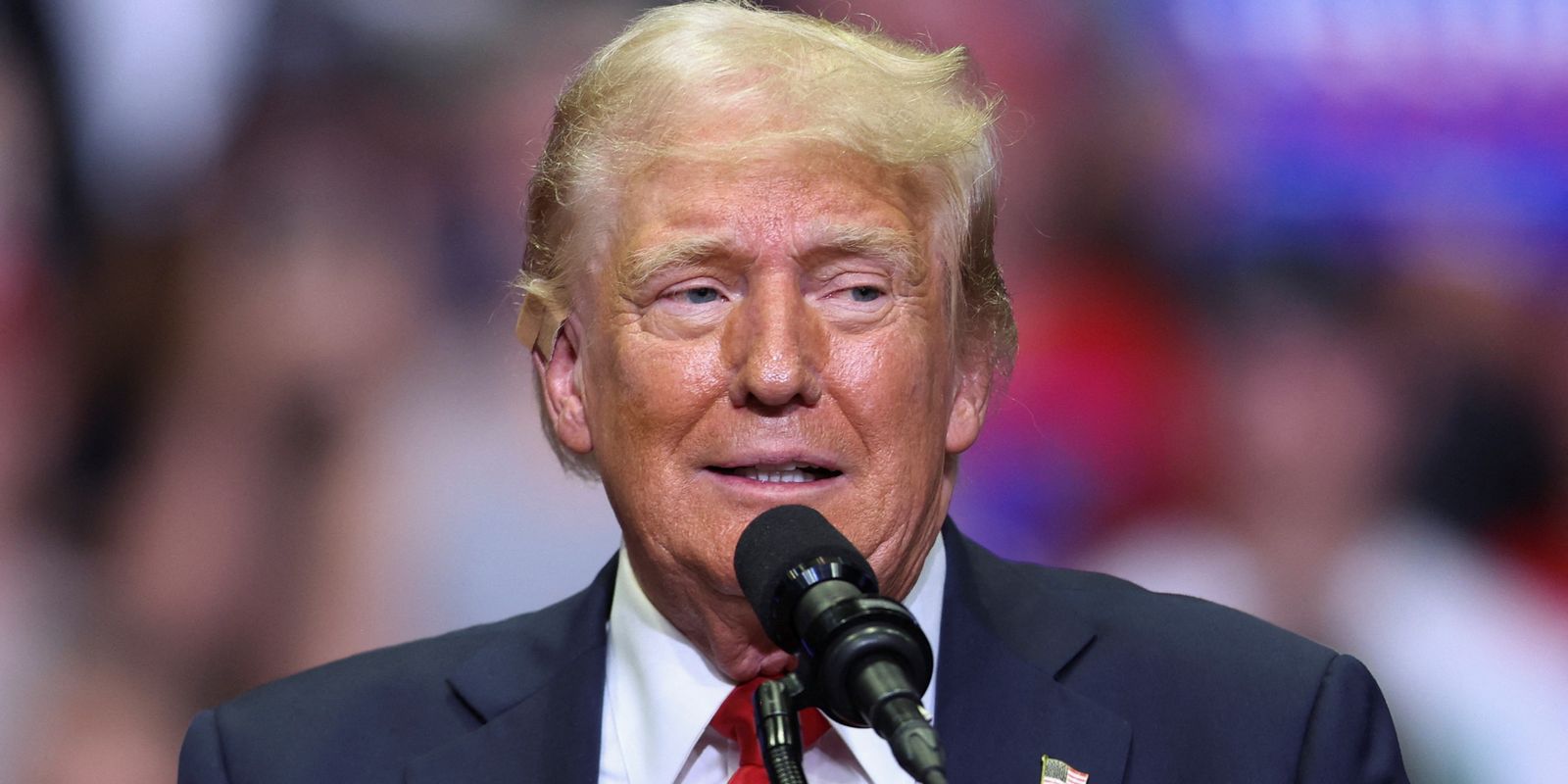 Trump diz que não viu parte racista do vídeo e recusa pedir desculpas