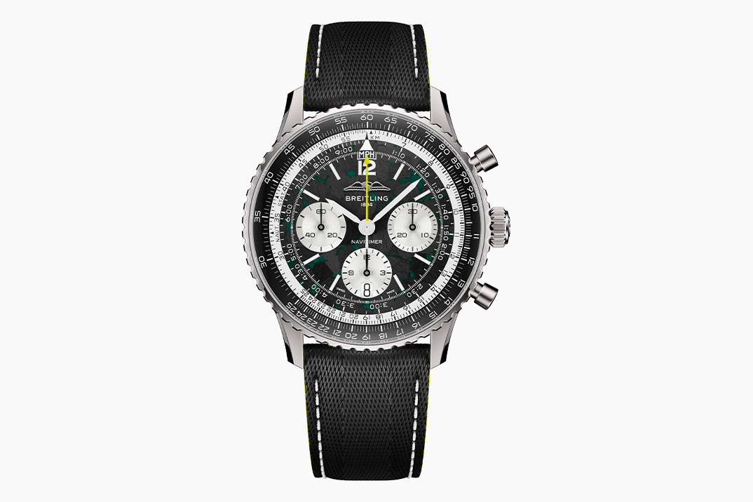 O primeiro cronógrafo Titanium Navitimer B01 da Breitling comemora sua nova parceria com a Aston Martin F1