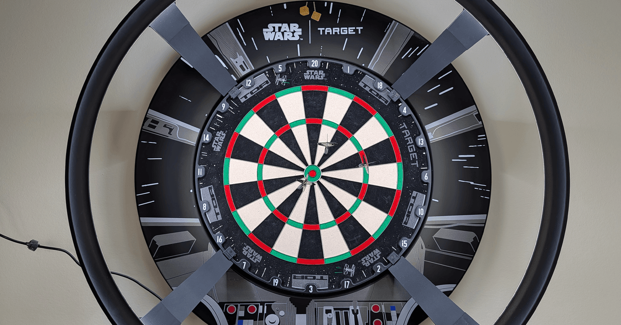 O sistema de pontuação automática Target Darts Omni atinge o alvo
