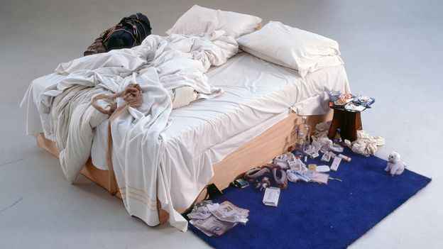 ‘Isso causou tanta perturbação’: por que a cama bagunçada de Tracey Emin chocou o mundo da arte nos anos 90