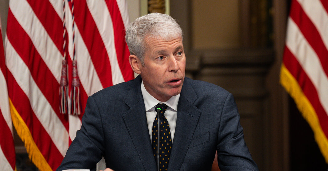 Os preços do petróleo podem não cair em breve, afirma o secretário de Energia dos EUA