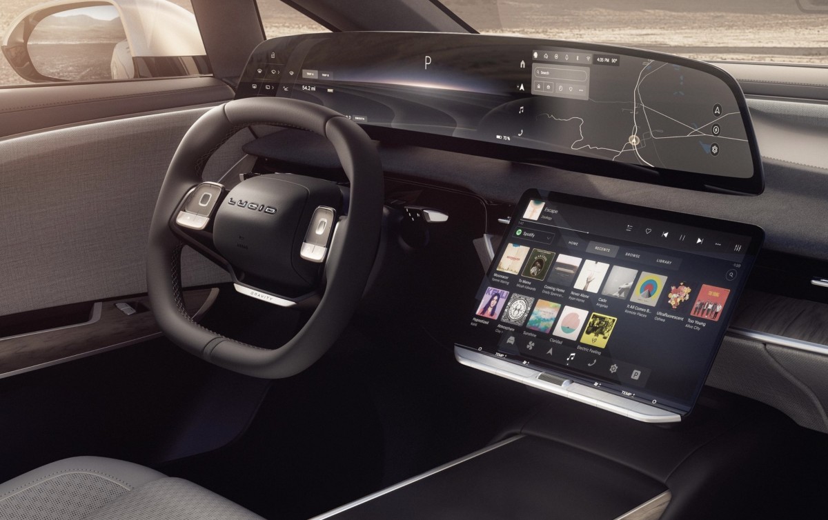 Lucid Gravity finalmente ganha Apple CarPlay e Android Auto