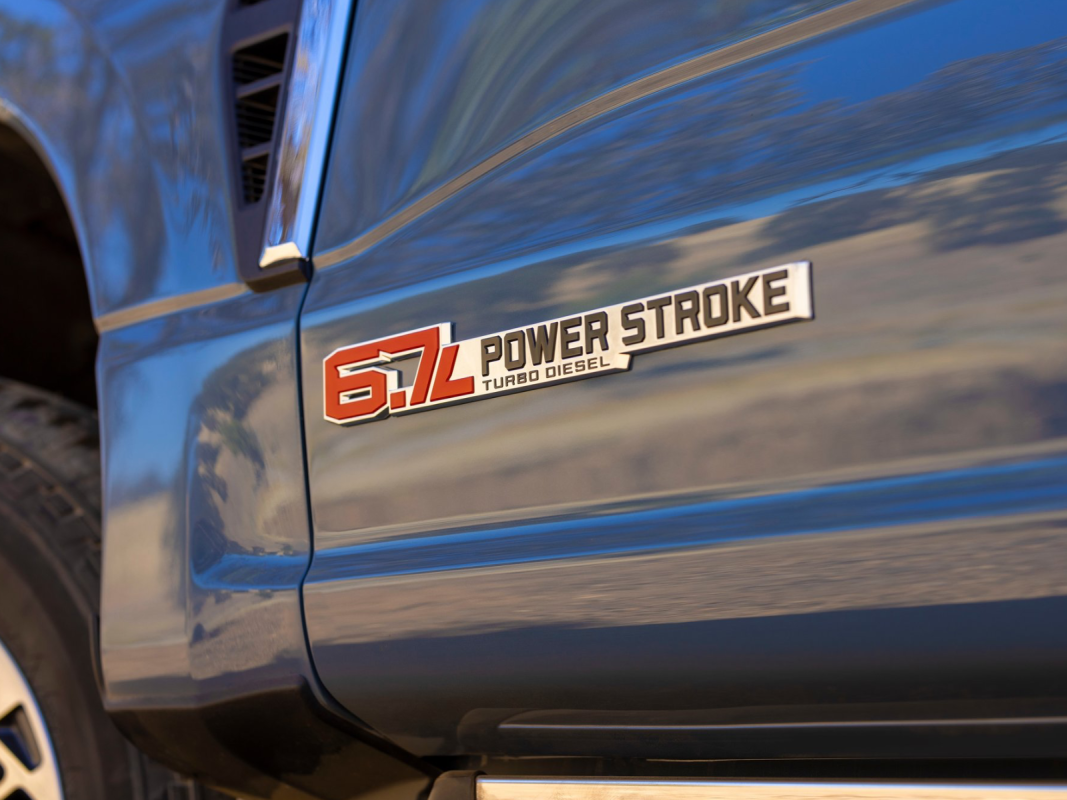 Este motor Ford Diesel de 200 mil milhas parecia bom – até que um cilindro expôs os danos