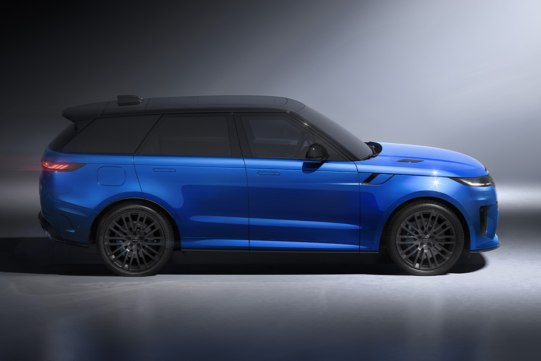 Range Rover acena para seu SVR 2015 com este 2026 Sport SV Ultimate Edition em Velocity Blue