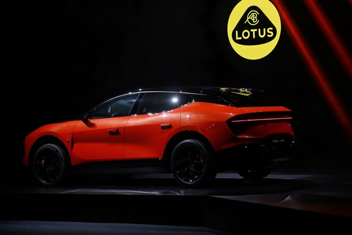Lotus construiu um SUV híbrido plug-in de 5.800 libras
