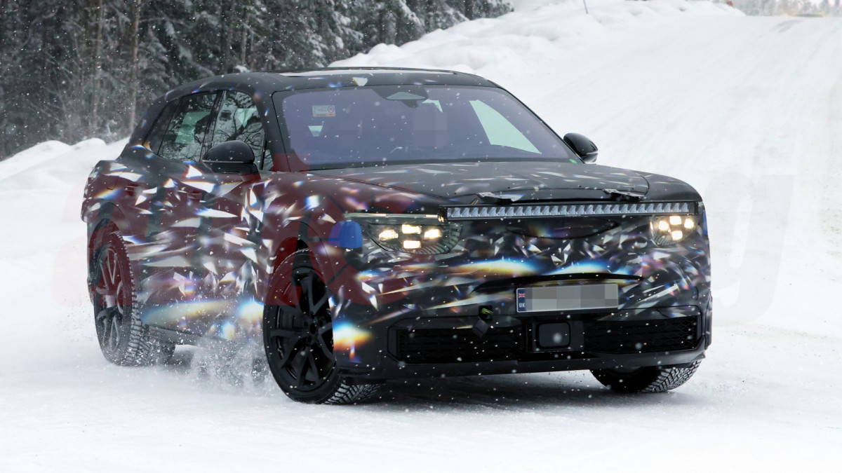 Bentley está inflexível de que seu novo SUV deve ser elétrico, mas mais carros híbridos e somente a gasolina estão chegando