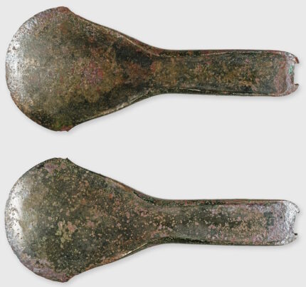 Impressionante machado da Idade do Bronze encontrado na Suíça – The History Blog