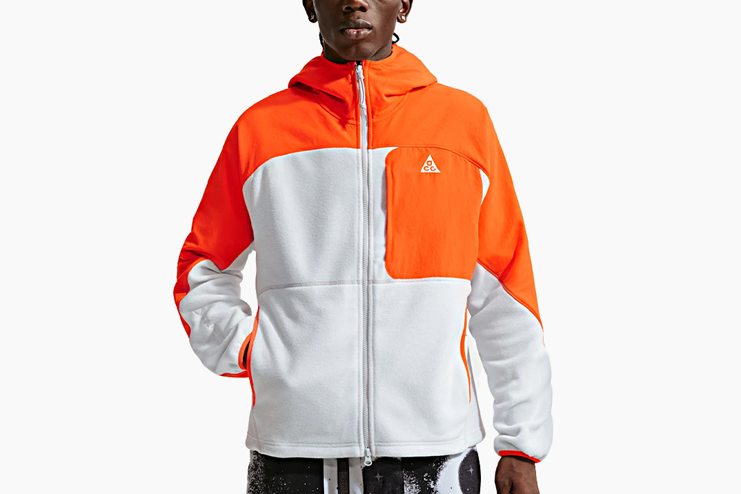 A Nike atualizou sua jaqueta de camada média ACG “Wolf Tree” para um ajuste mais espaçoso