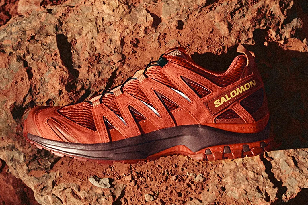 Salomon Channels Desert Terrain com seu pacote de tênis Red Ashes