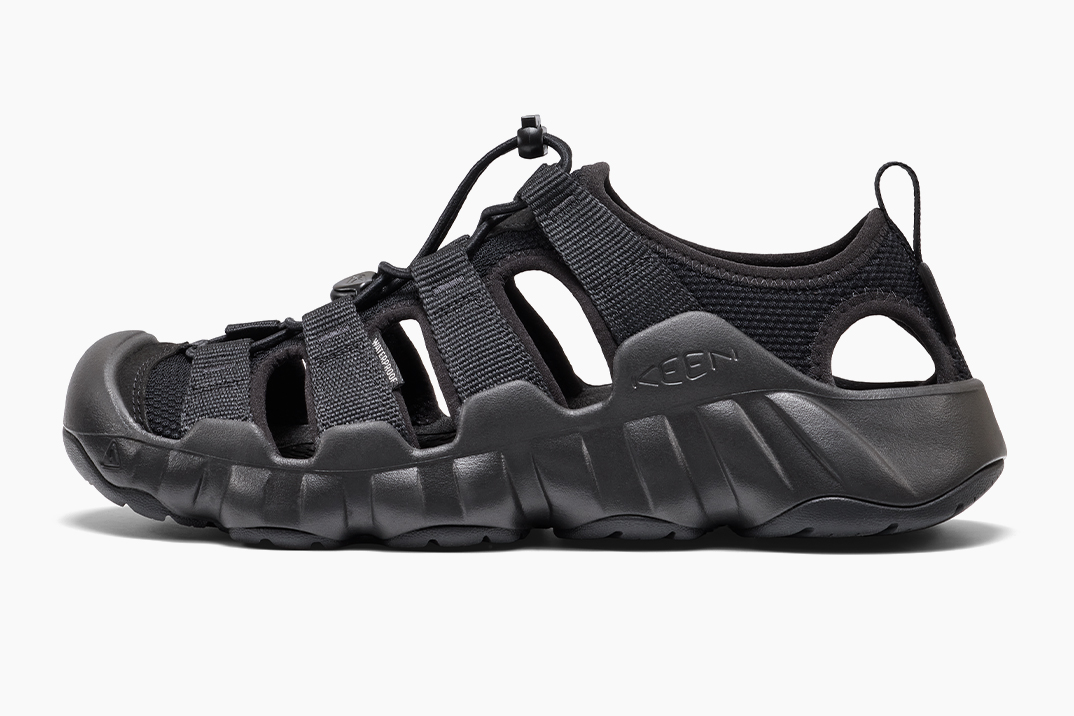 Snow Peak e Keen Collab em uma sandália Hyperport H2 escurecida
