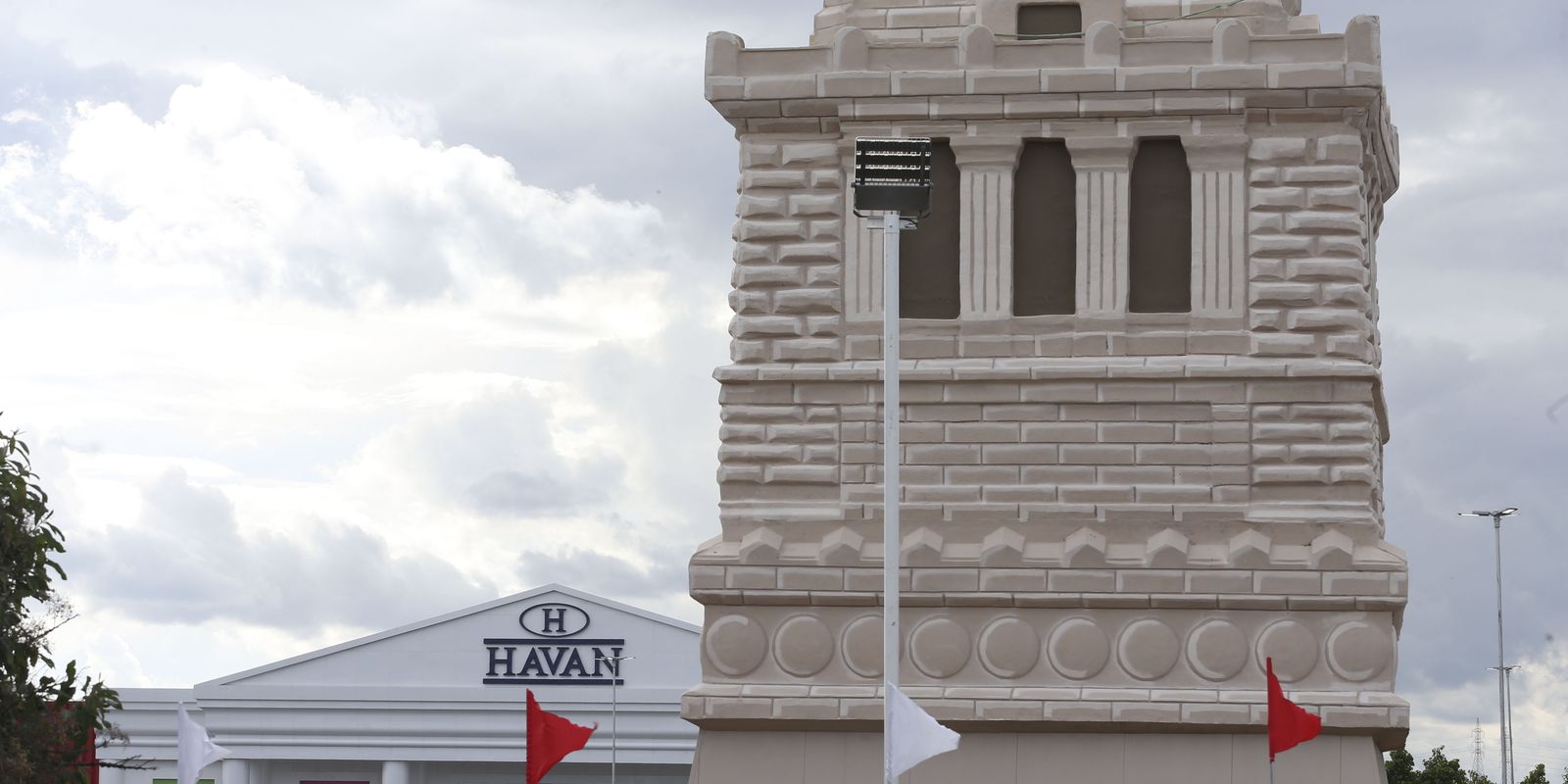 TST condena lojas Havan por racismo recreativo contra ex-funcionária