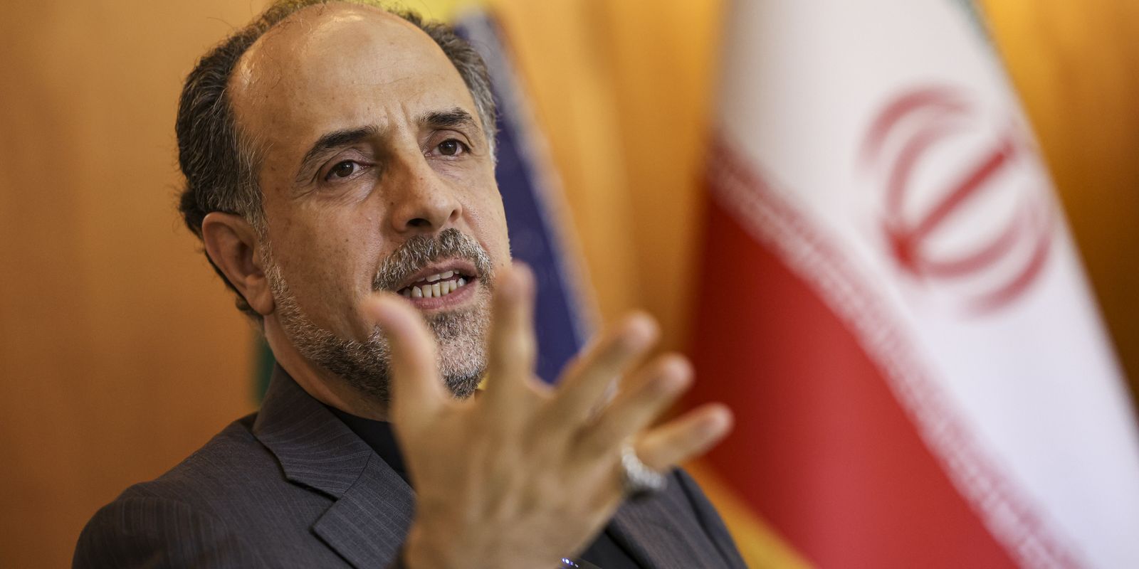 Embaixador do Irã: EUA evitam acordo e Trump se acha “rei do mundo”