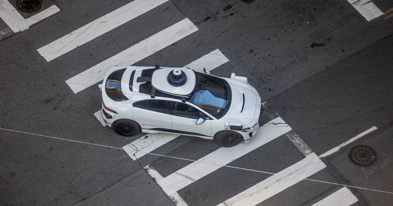 Um distrito escolar tentou ajudar a treinar Waymos para parar os ônibus escolares. Não funcionou