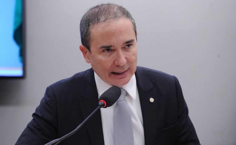 Projeto prevê correção monetária e juros para restituição de imposto de renda retido na fonte – Notícias