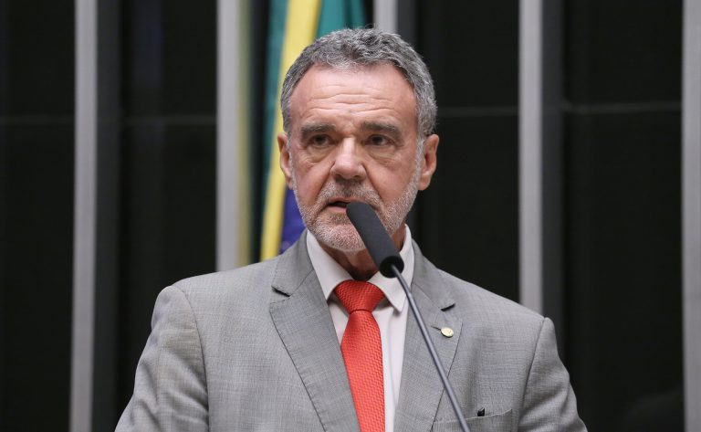 Projeto cria piso salarial de R$ 4 mil para motoristas de ônibus em cidades grandes – Notícias