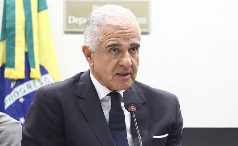 Deputado critica discrepância entre dados do governo e do setor sobre pirataria em apostas on-line – Notícias