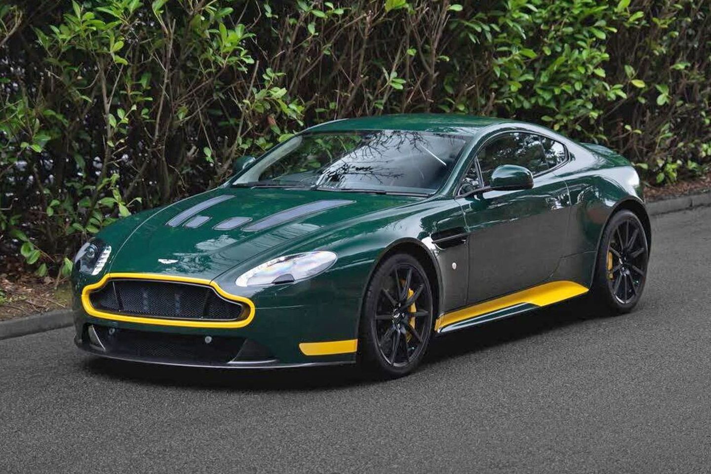 Aston Martin V12 Vantage S | Identificado