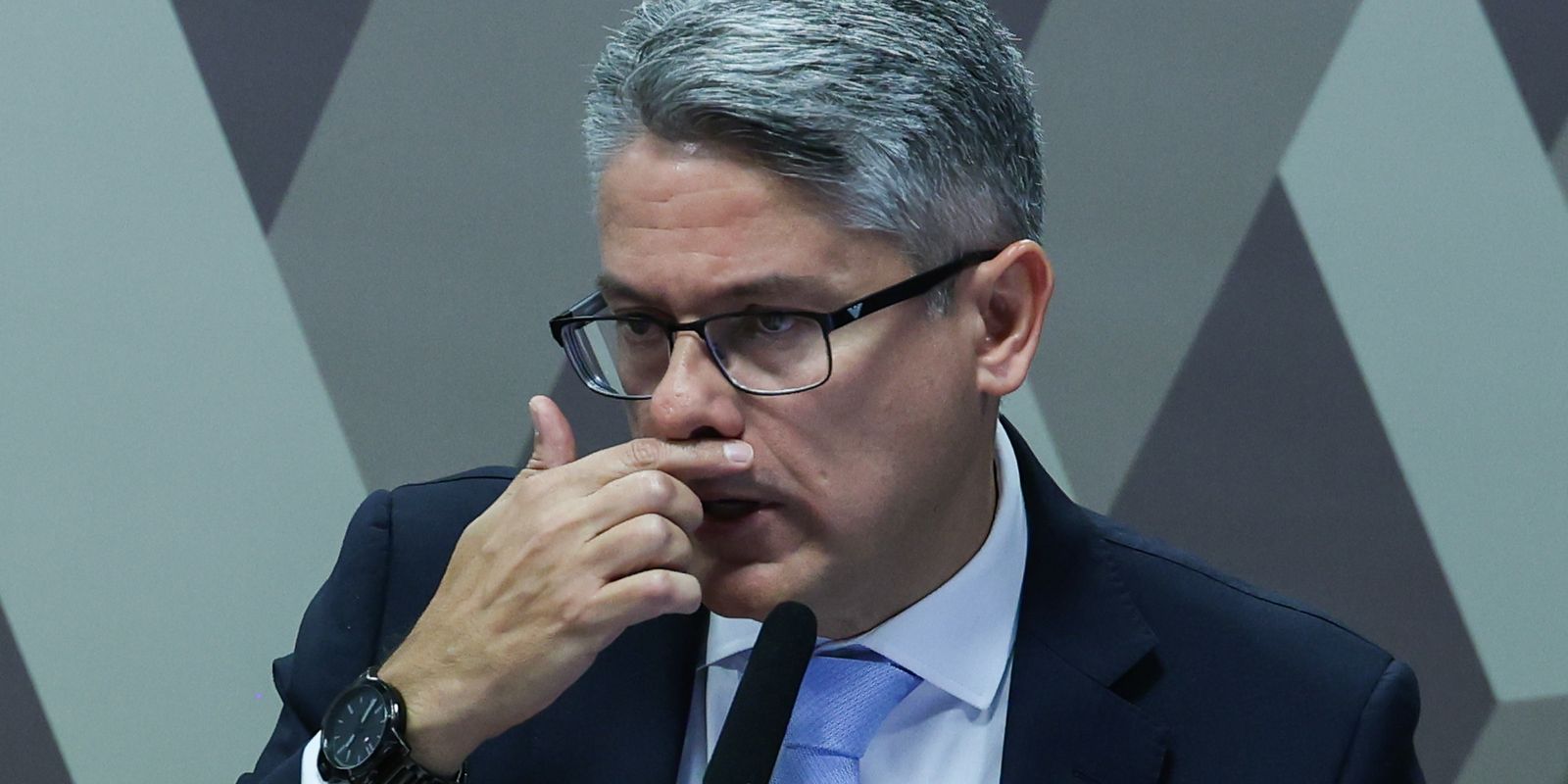 Mendes pede à PGR investigação contra senador Alessandro Vieira
