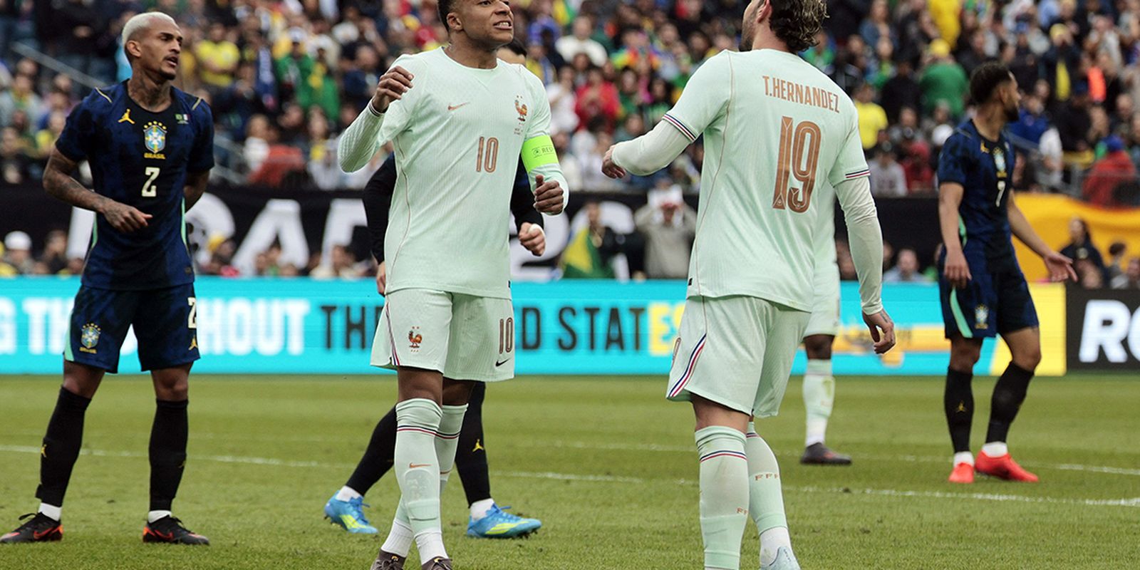 França assume liderança do ranking da Fifa; Brasil cai para 6ª posição