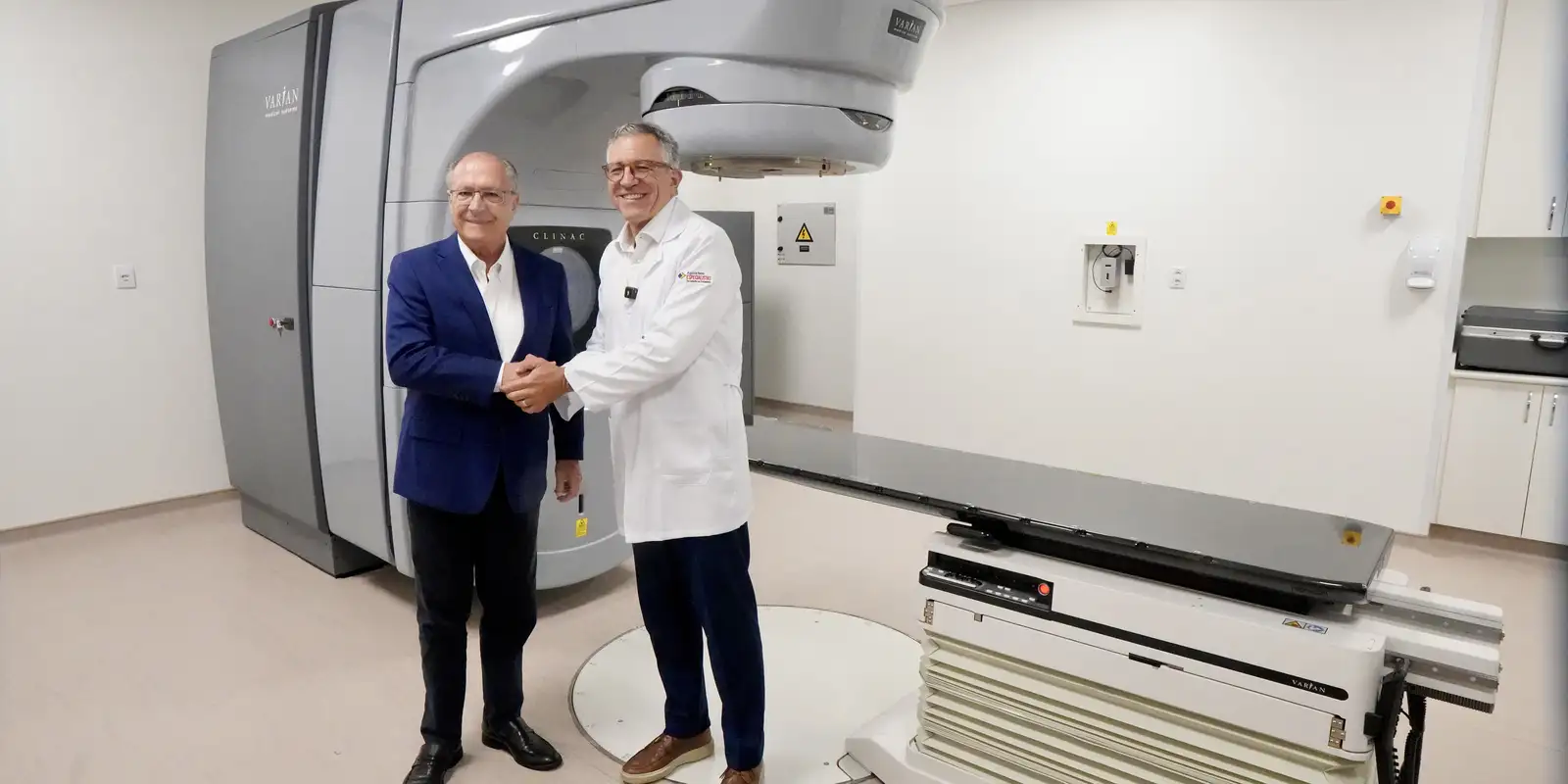 Governo entrega aceleradores lineares para radioterapia para 5 estados