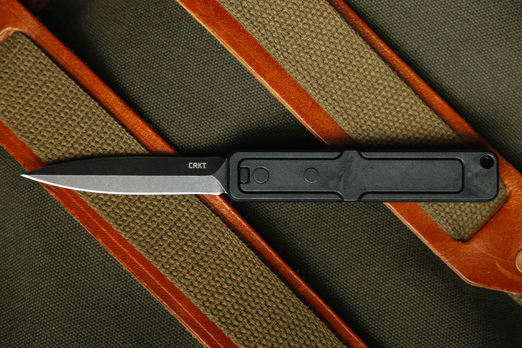 CRKT dá seu próprio toque a um OTF manual com o Gravitic Flip Knife